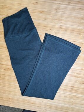 Quince Heather Green ultra soft cropped boot cut Leggings